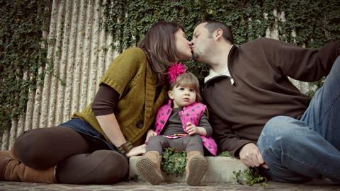 «Τυχερά τα παιδιά που μεγαλώνουν με αγαπημένους γονείς»